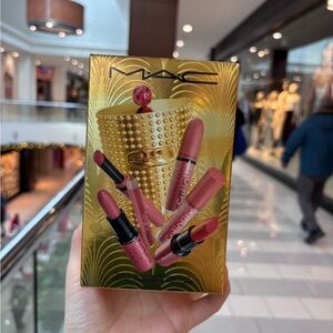 MAC Stay Curious Party Crew Vault Gift Set